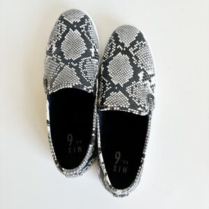 Mix No. 6 Fraycia Slip On Sneakers Reptile Print Black White Faux Leather 8.5